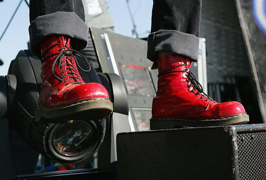 5 Super Easy Hacks to Make Stinky Platform Boots Smell Better