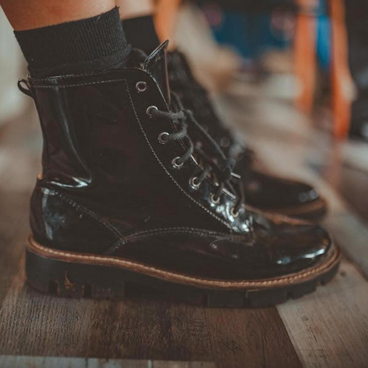 5 Best Ways to Deodorize Lug Boots